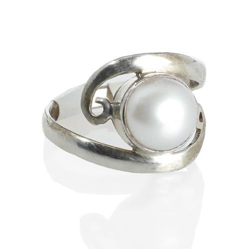 Sterling Silver Ring w/ Stone (Pearl)